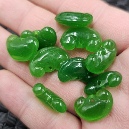 碧绿色如意锁玉石挂件