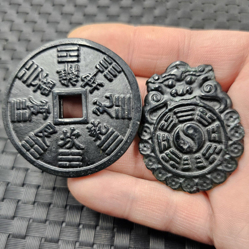 新疆和田蛇纹石玉八卦玉石挂件墨绿玉石狮头八卦吊坠玉牌子项链坠