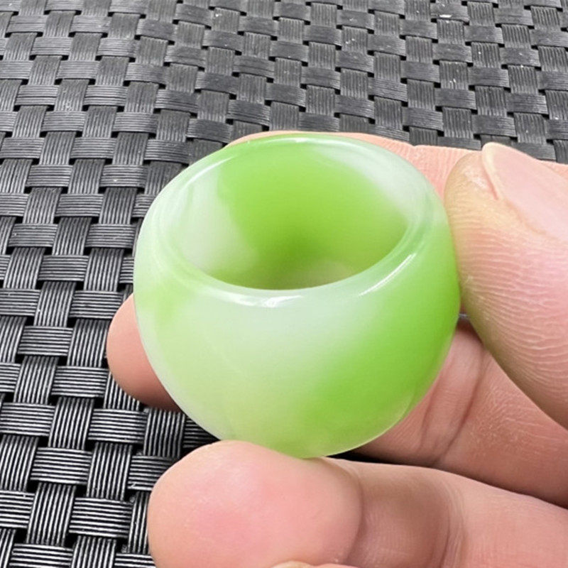 新疆和田外蒙料戒指防玉石戒指飘花玉加宽戒指玉戒指手饰指环