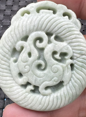 玉石挂件翠绿色生肖龙挂件方解石玉青龙挂件贵州翠古龙吊坠玉子