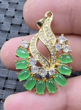 玉石挂件碧绿色孔雀挂件石英岩玉镶嵚吊坠菠菜绿挂件项链坠耳环坠