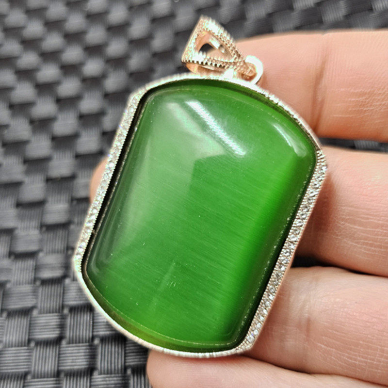 苹果绿无事牌玉石挂件绿色