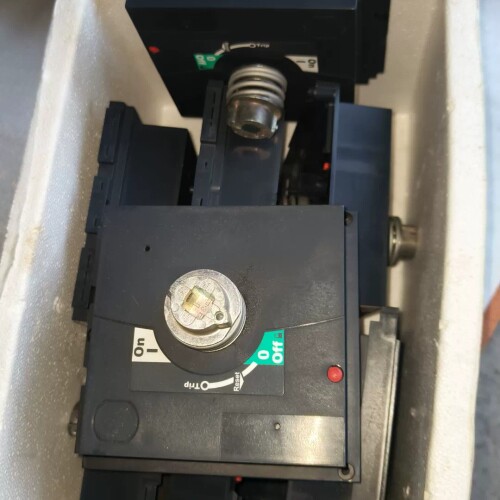施耐德断路器手操盒子 拆机件非常新 4P 议价