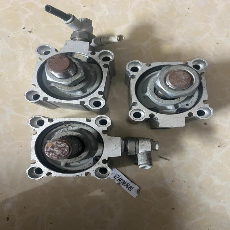 SMC气缸CDQ2B50-20DMZ，成色如图，议价(议价）