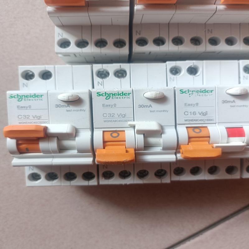 施耐德Easy9拆机的(议价）