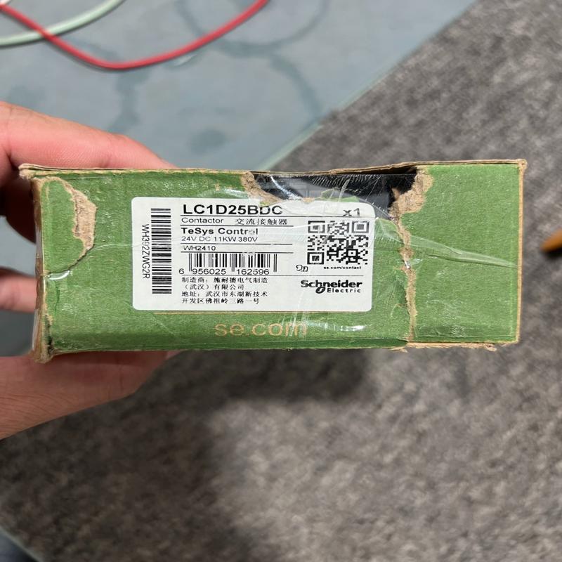 施耐德LC1D25BDC交流接触器DC24V，没使用(议价）