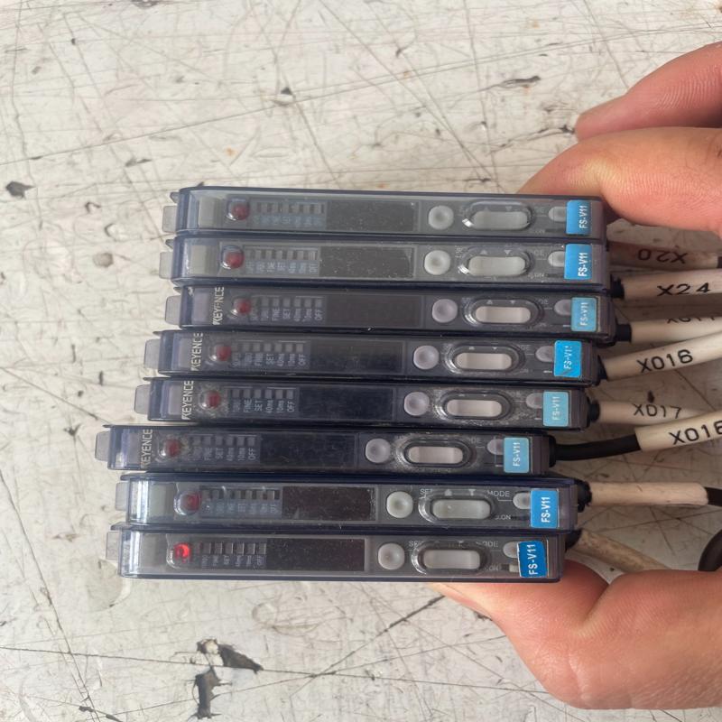 基恩士光纤放大器，型号FSV11，成色如图，功能包好(议价）