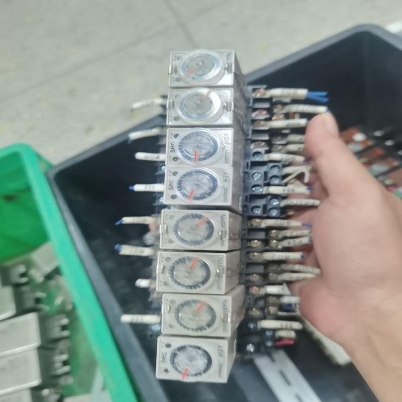 欧姆龙时间继电器，H3Y-2-C，拆机件，成色如图，(议价）