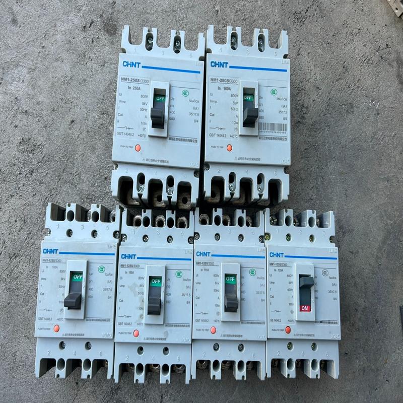 正泰塑壳断路器3P100A 3个 125A 1个 1(议价）