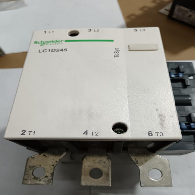施耐德LC1D245接触器，库存无包装，成色如图所示(议价）