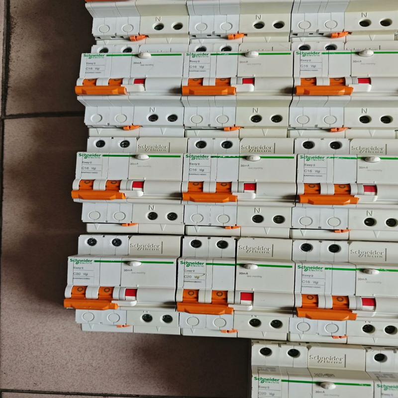 施耐德Easy9漏电保护器拆机的(议价）