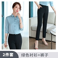 Зеленая рубашка, черные штаны