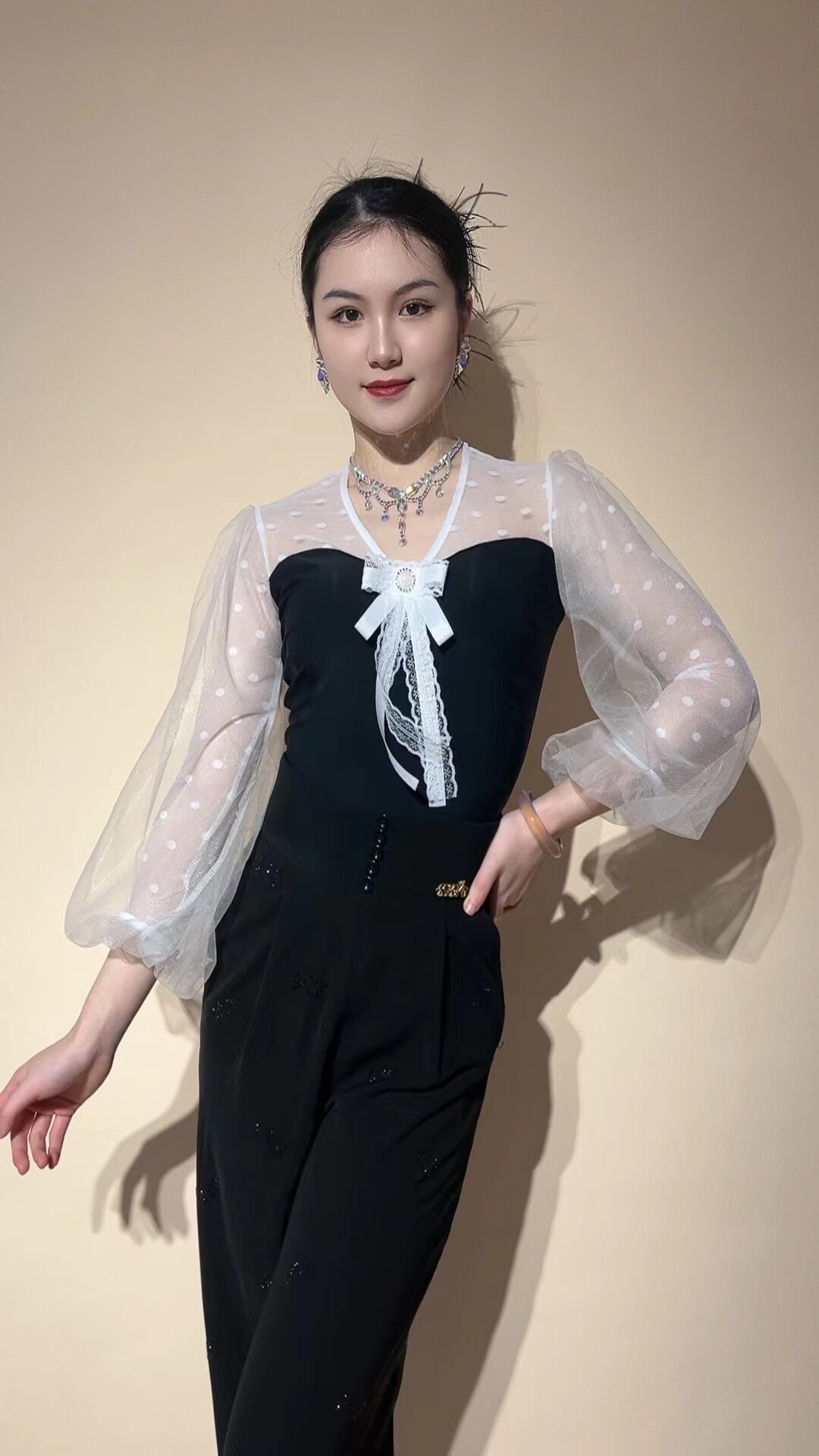 YRSS摩登舞服黑白拼色灯笼泡泡袖上衣练习练功训练服长袖黑色白色