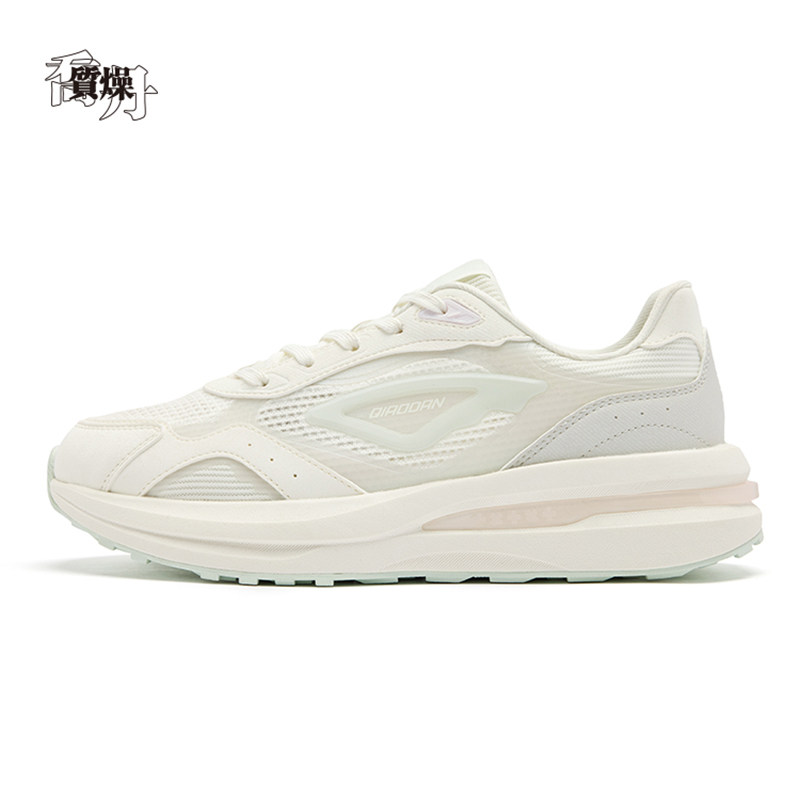 乔丹女鞋透气轻便防滑休闲鞋