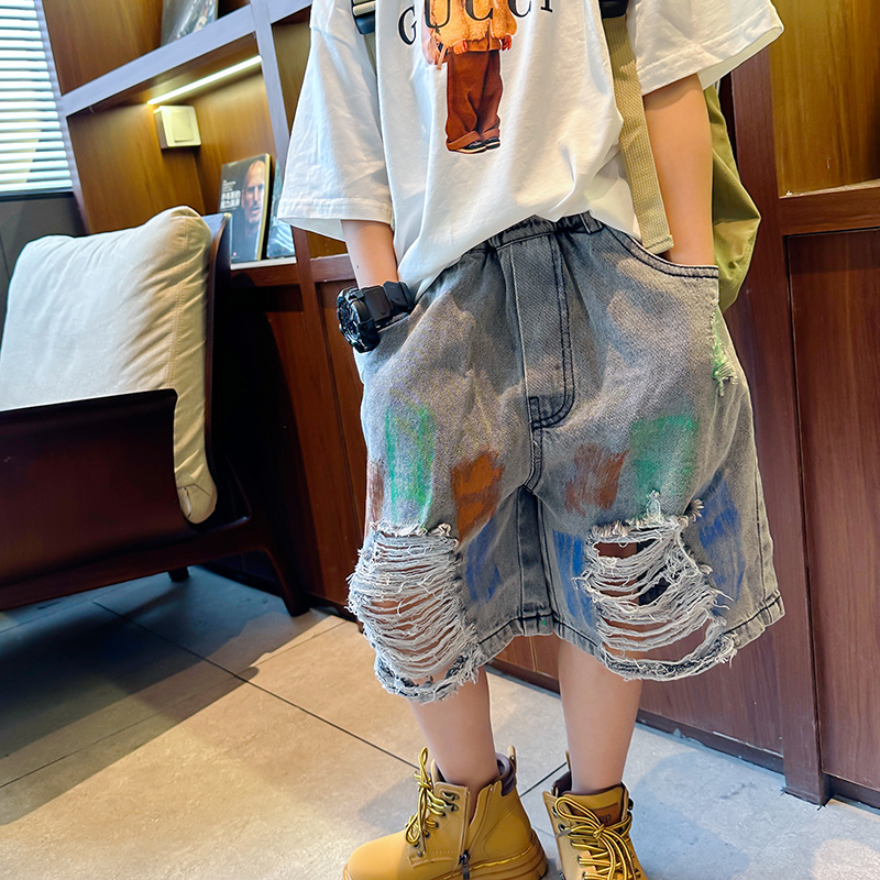 潮童夏装2025新品男童牛仔短裤破洞五分中裤喷漆条纹乞丐裤时尚