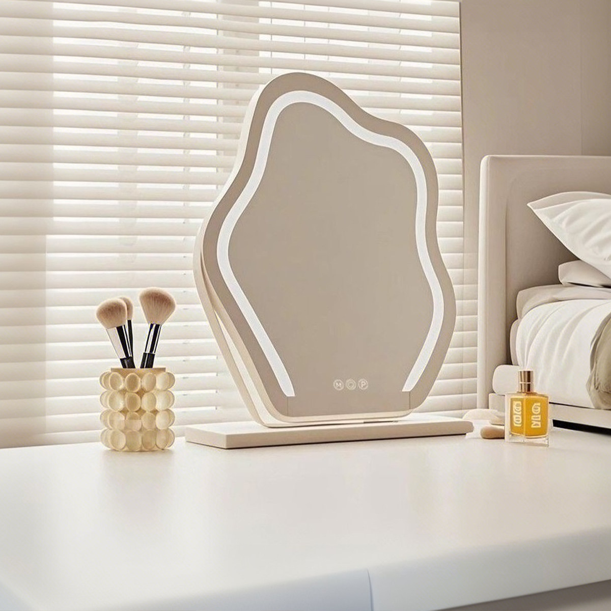 2025新款梳妆台镜子云朵化妆镜台式桌面主卧化妆镜立式旋转梳妆镜