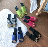 Mùa thu 2019 màu đỏ với cùng một chiếc giày lười bên ngoài đeo kim loại khóa Baotou đế phẳng hoang dã sâu miệng vuông - Dép dép sandal nữ đi học