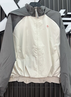 特步女子风衣2025秋季新款户外运动休闲连帽外套975328150579