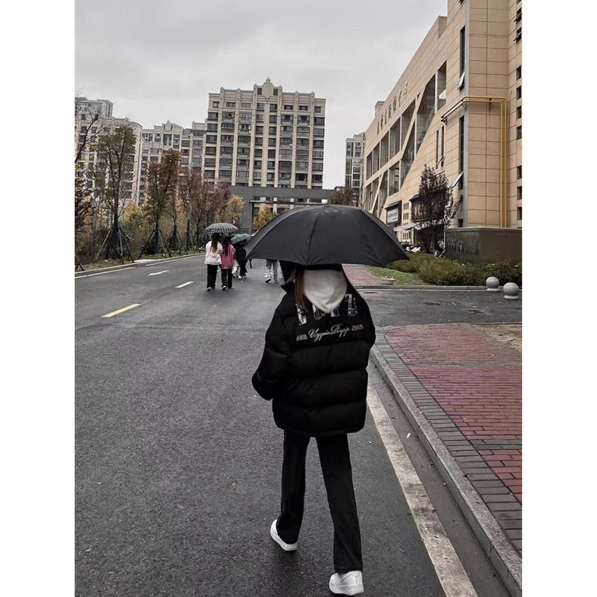黑色轻薄面包羽绒棉服女秋冬季2026新款韩版宽松百搭小众印花外套