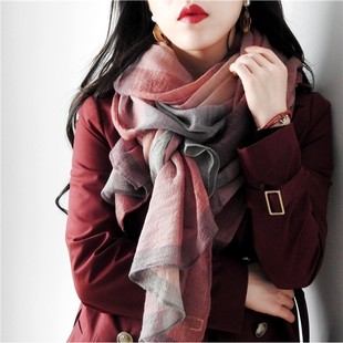 丰紫隅 新款蓬柔软暗红拼色格子薄款肌理感时尚羊毛围巾女秋冬