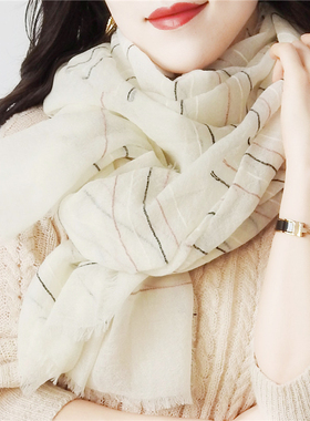 丰紫隅轻薄款 蓬松柔软时尚格纹白色黑色羊毛围巾女秋冬披肩