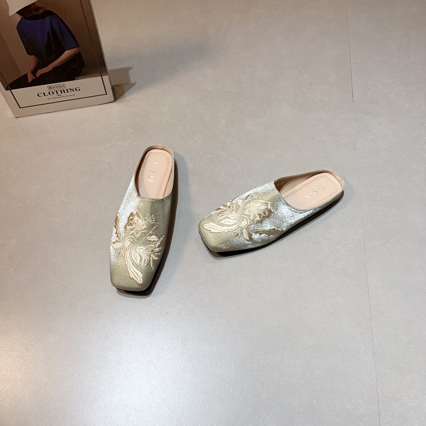 新中式刺绣包头半拖鞋女外穿穆勒鞋春夏新款平底舒适一脚蹬凉拖鞋