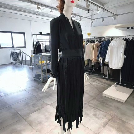 XS-S穿 LIVIANA CONTI 优雅羊毛时装半裙 699