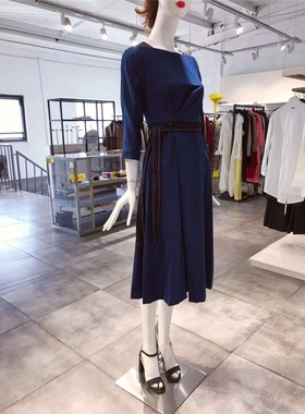 XS-S穿 BEATRICE.B 沉静的雀蓝色收腰时装连衣裙 775