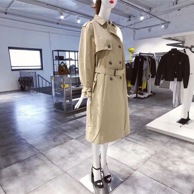 挺阔有张力感米色廓形风衣