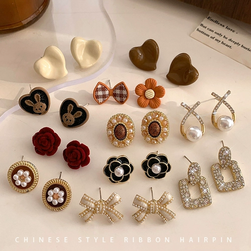 Изысканные маленькие ретро демисезонные серьги, простой и элегантный дизайн, коллекция 2022, популярно в интернете, изысканный стиль