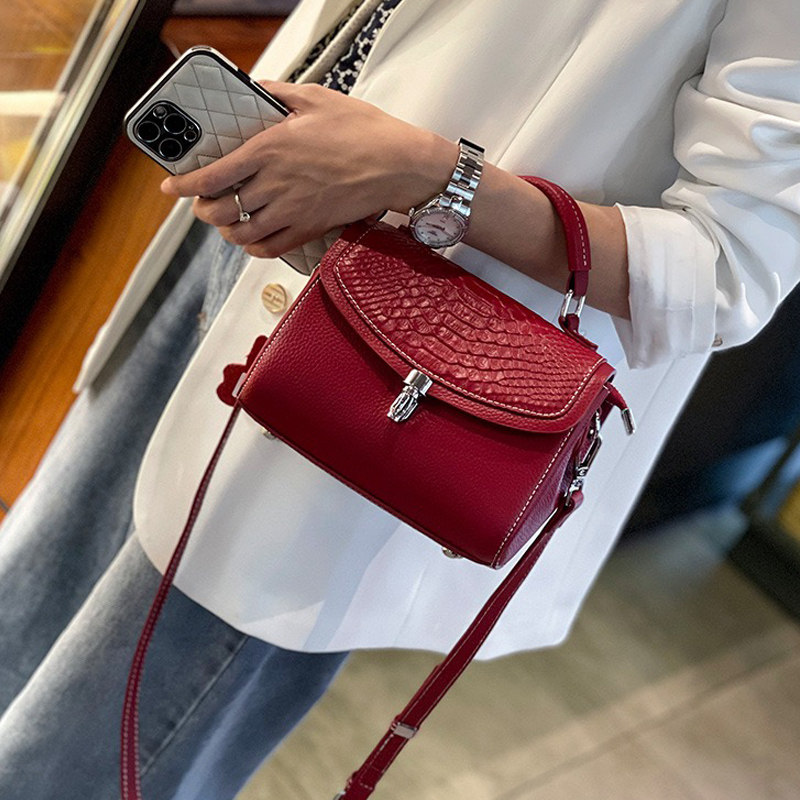 真皮休闲女包小方包2026春季新款头层牛皮斜挎手提小包包两根肩带,箱包皮具/热销女包/男包,手拿包,淘宝优惠券,粉丝福利购,淘宝优惠卷