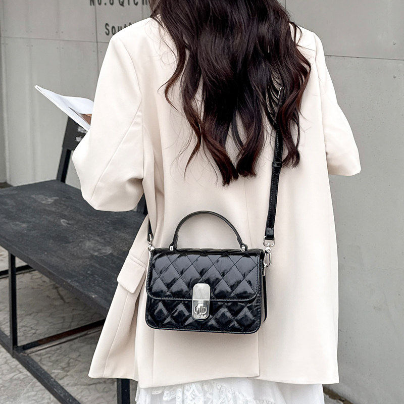 气质真皮单肩斜挎小包包手机零钱包高档纯牛皮小香风手提小方包女