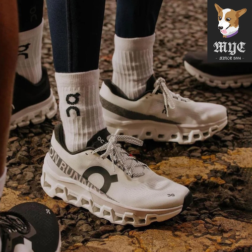 On男女款轻量缓震休闲训练跑鞋