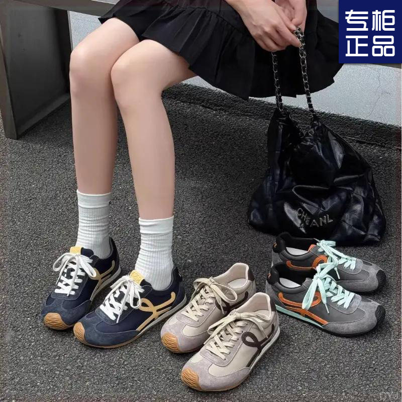 女生黑色平底不累脚阿甘德训鞋