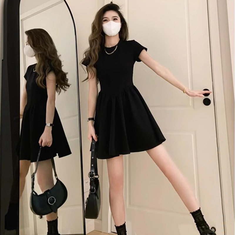 小黑裙鱼骨掐腰女2025超火夏天小个子短裙裙子辣妹高级感连衣裙
