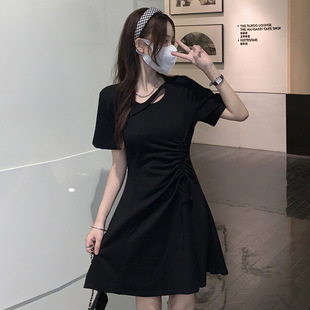 黑色连衣裙女2026年夏季新款小个子抽绳显瘦气质修身赫本风短裙子
