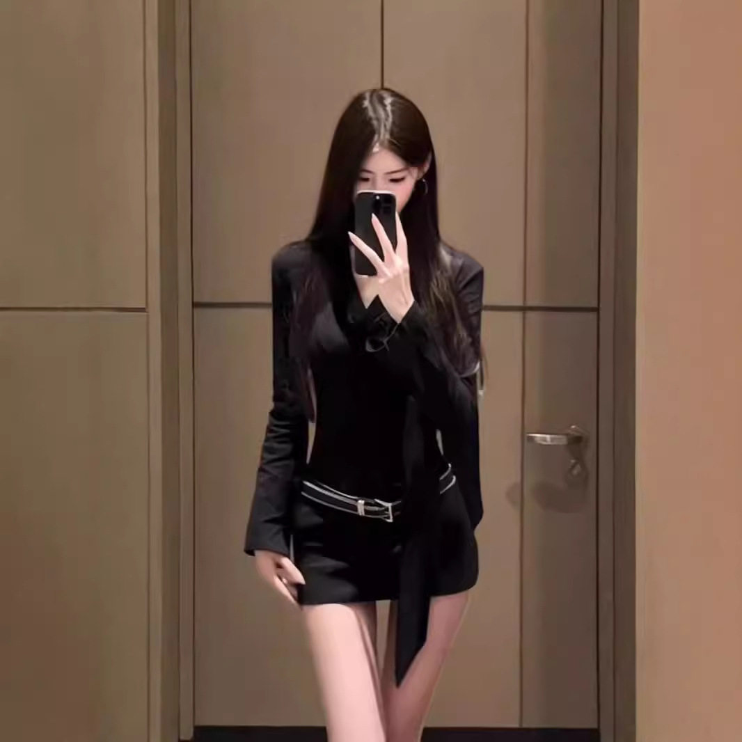 法式辣妹V领飘带黑色连衣裙