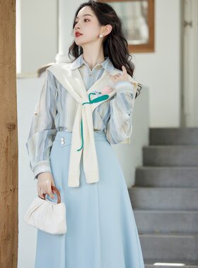 活泼俏皮两件套装女2023新款秋冬学院风披肩衬衫配半身裙显瘦减龄