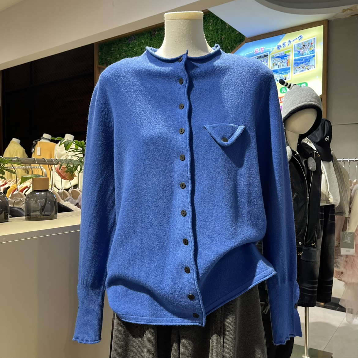 2025新款时尚立领单排扣口袋纽扣大码针织开衫女百搭毛衣显瘦上衣