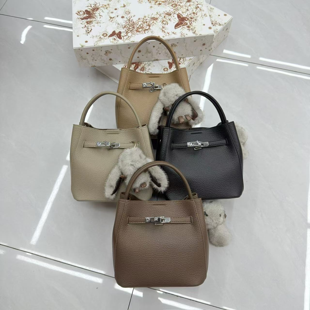 女包2025新款时尚百搭手提包女高级感小众设计超火单肩斜挎水桶包