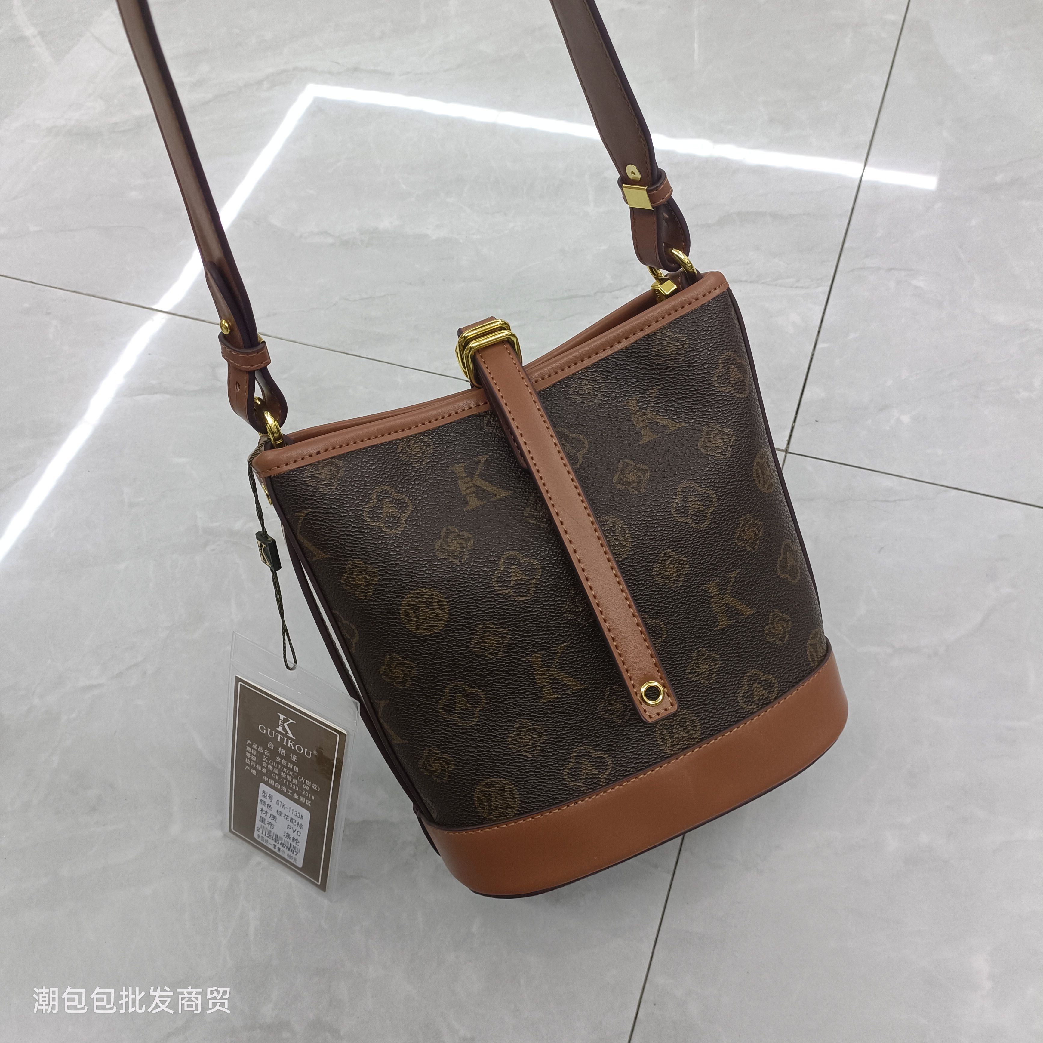 商场同款女包2025新款网红大容量水桶包原创轻奢时尚老花斜挎包潮