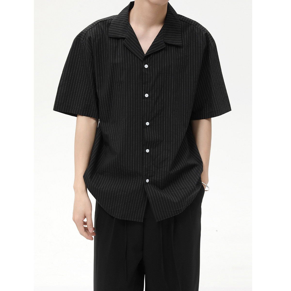 2025夏季新款潮流小众设计感复古竖条纹短袖衬衫男休闲慵懒领衬衣