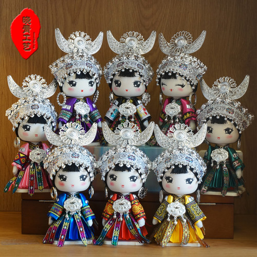 贵州广西民族多彩盛装苗族娃娃