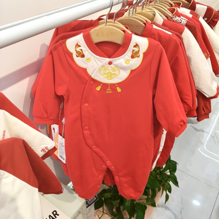 偶园大红色满月宝宝衣服新生婴儿百天秋冬夹棉加厚小月龄连体过年