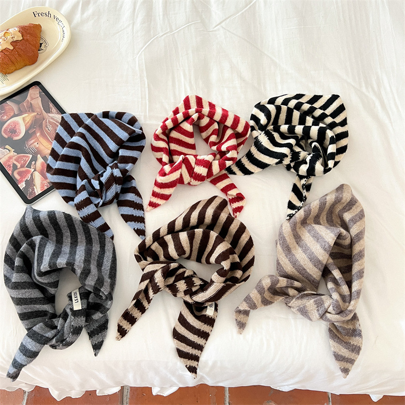 儿宝宝三角巾秋冬季洋气条纹拼色小标围巾儿童冬天保暖口水巾潮