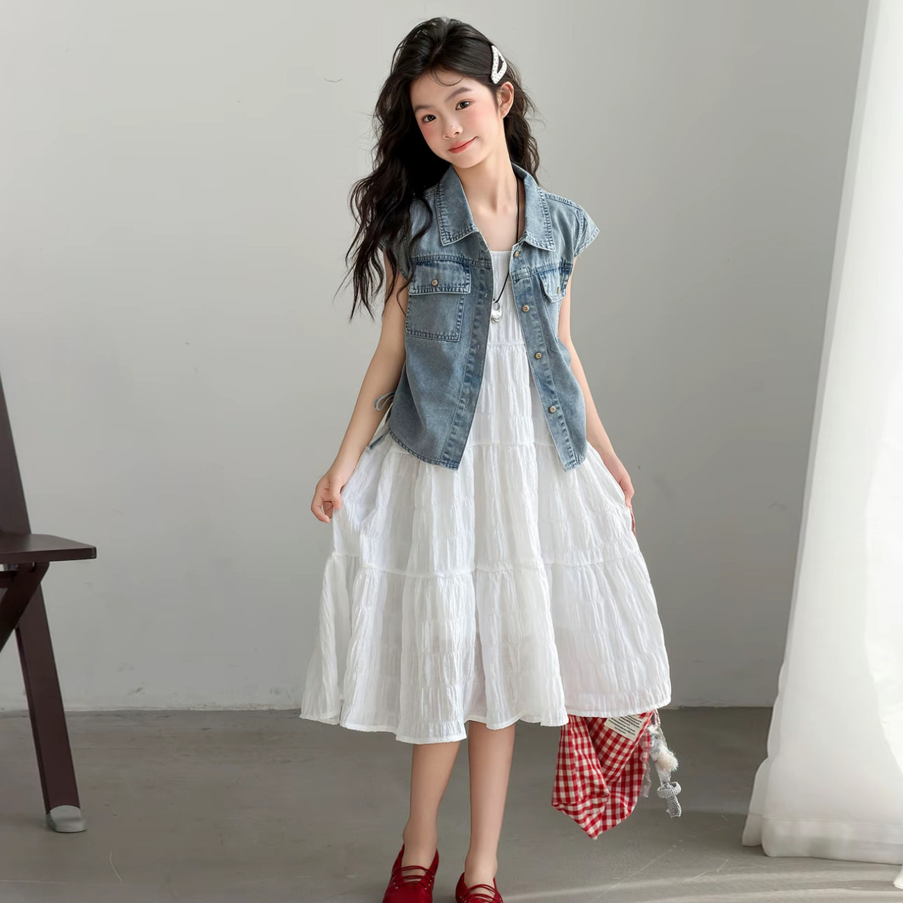 女童夏季新款韩系复古时髦牛仔马甲白色吊带连衣裙超好看两件套潮