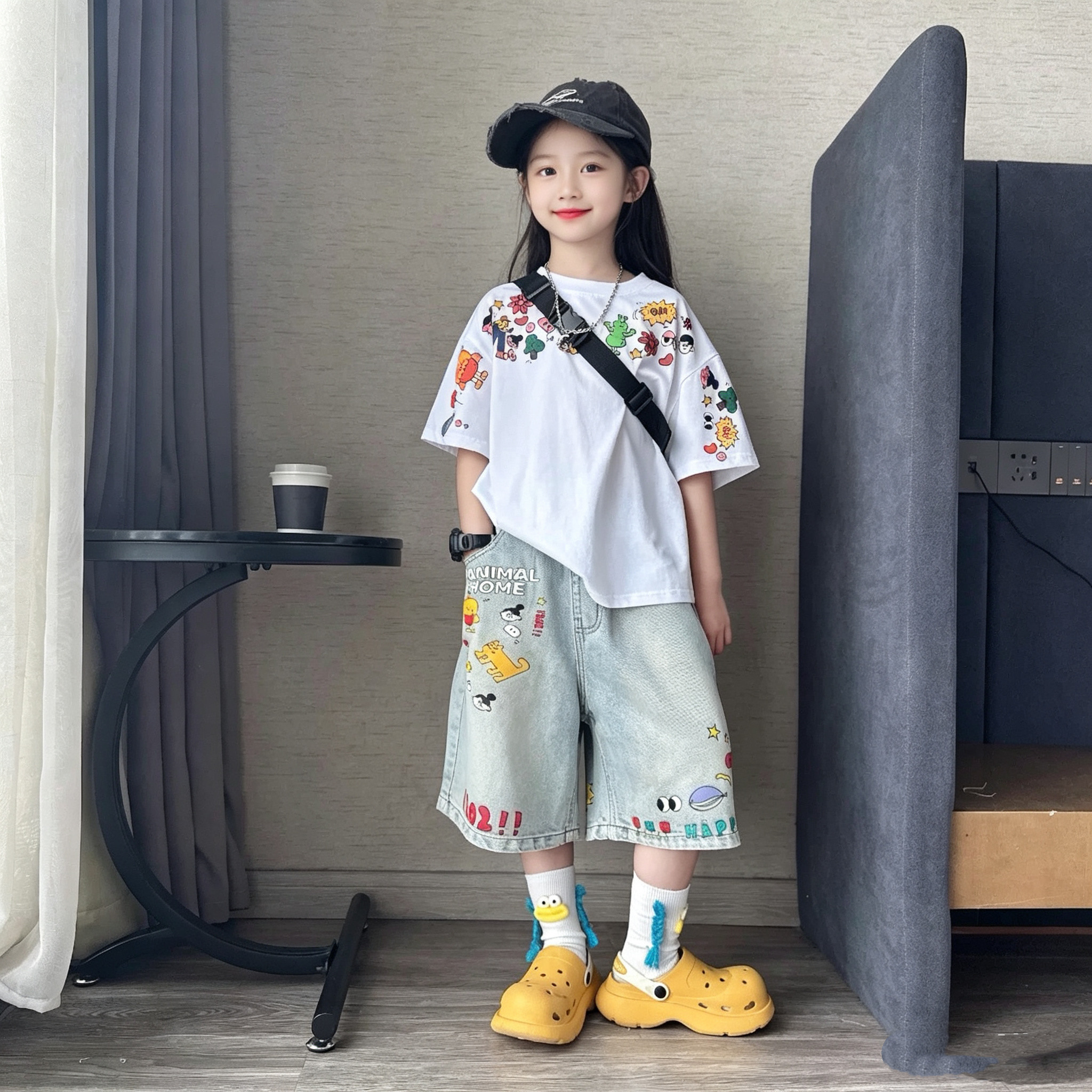 女童萌趣卡通涂鸦短袖五分裤套装