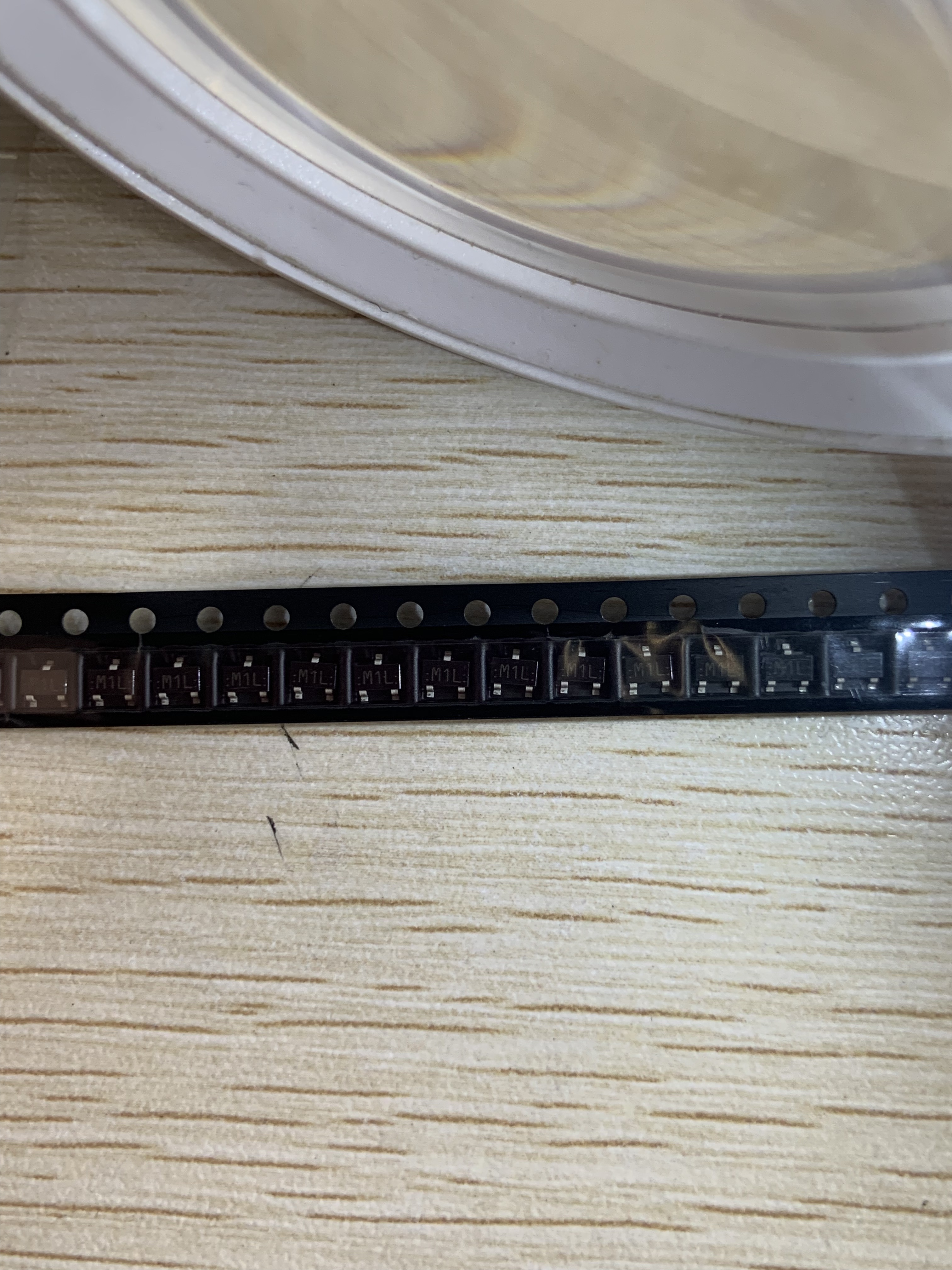 MA3X704A 丝印M1L贴片SOT23-3 MA3X704A0L 肖特基二极管 MA704A