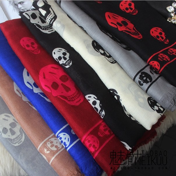 2023秋冬大牌经典骷髅头鬼头羊绒围巾男女通用保暖骷髅大方巾披肩