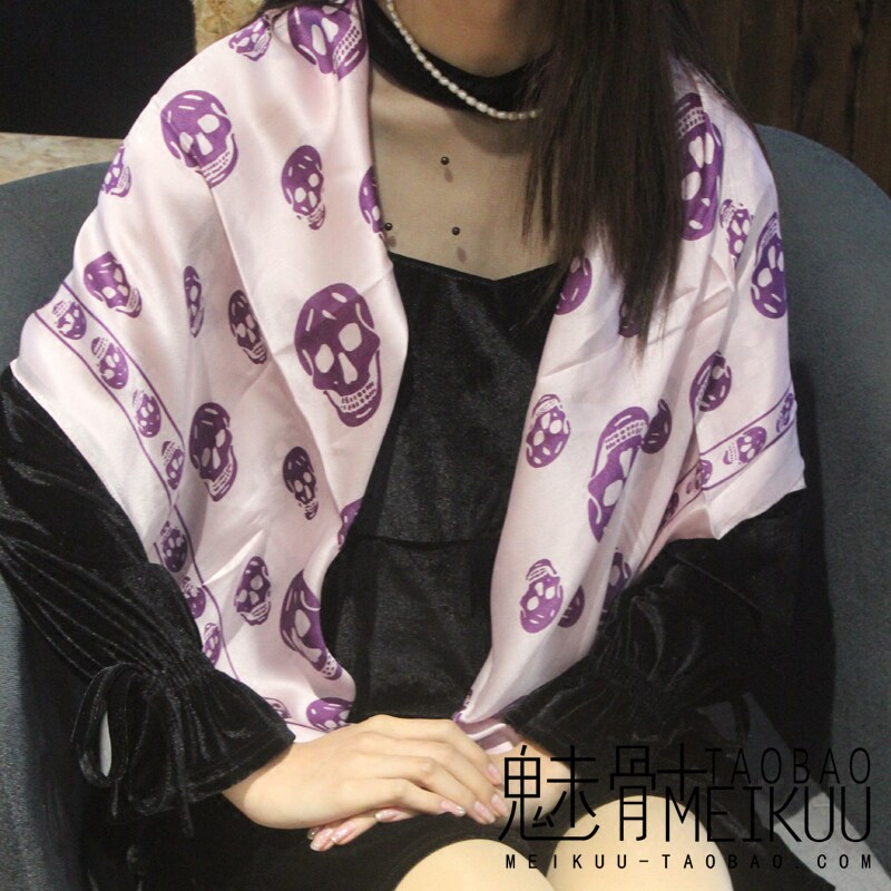2026秋冬欧美百搭骷髅真丝丝巾鬼头缎面真丝围巾大方巾披肩两用女